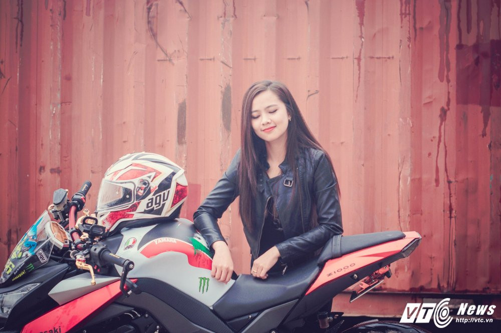 Hinh anh Chan dung nu sinh Hoc vien Canh sat tai sac, me toc do 11