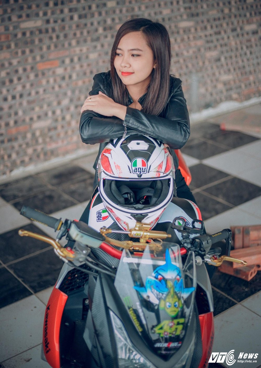 Hinh anh Chan dung nu sinh Hoc vien Canh sat tai sac, me toc do 9