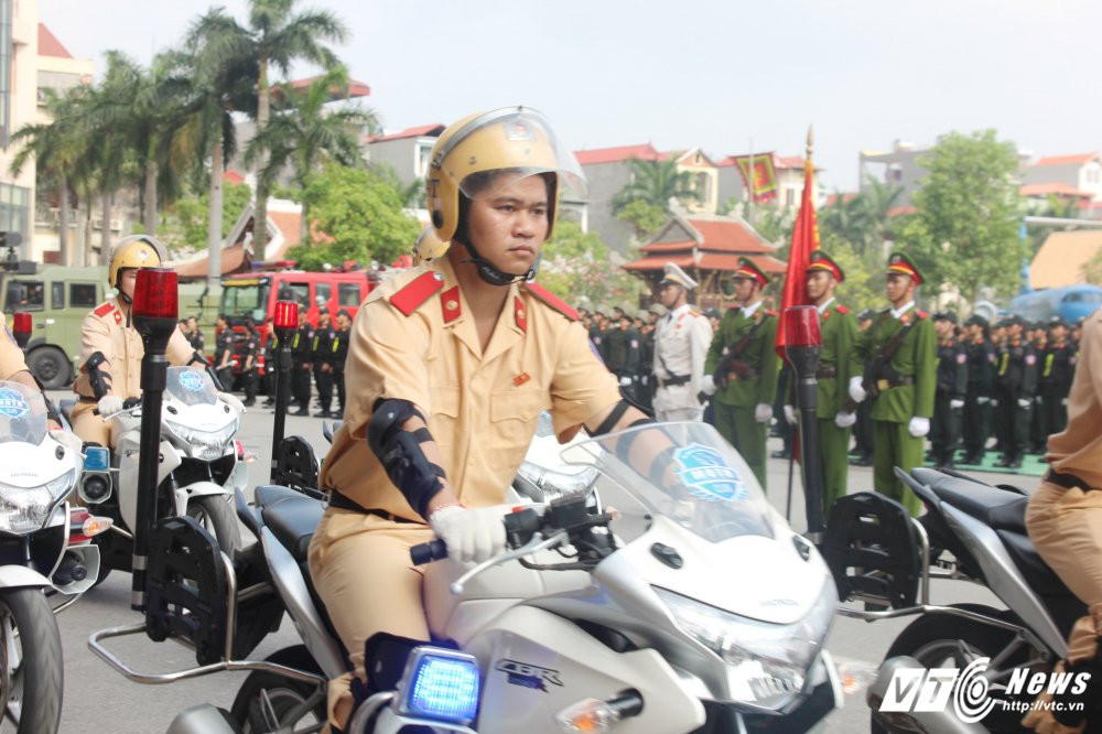 Hinh anh Anh: Nu sinh Hoc vien canh sat xinh dep lai xe phan khoi lon 15