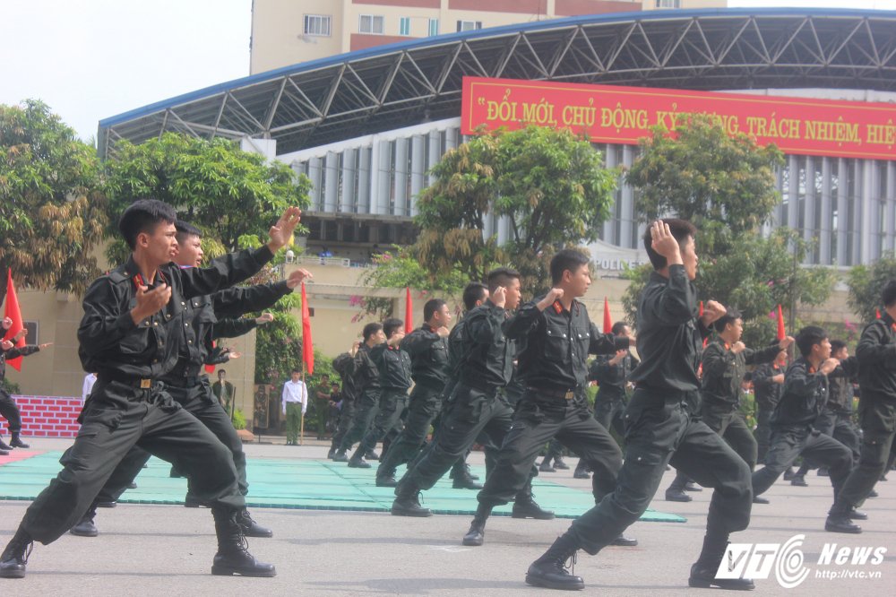 Hinh anh Sinh vien Hoc vien Canh sat bieu dien vo thuat dep mat 15