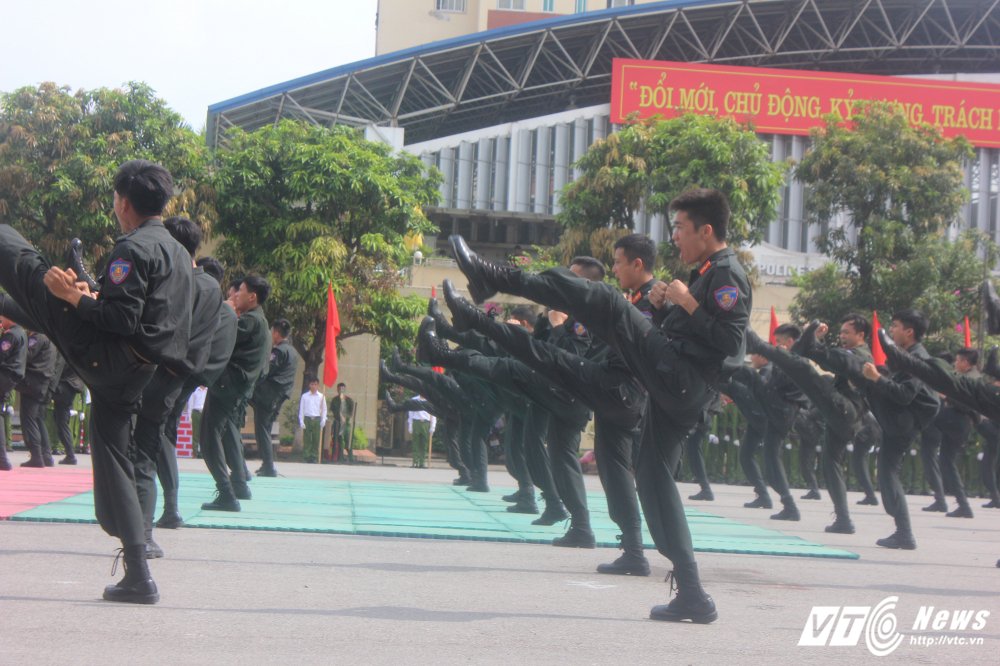 Hinh anh Sinh vien Hoc vien Canh sat bieu dien vo thuat dep mat 16