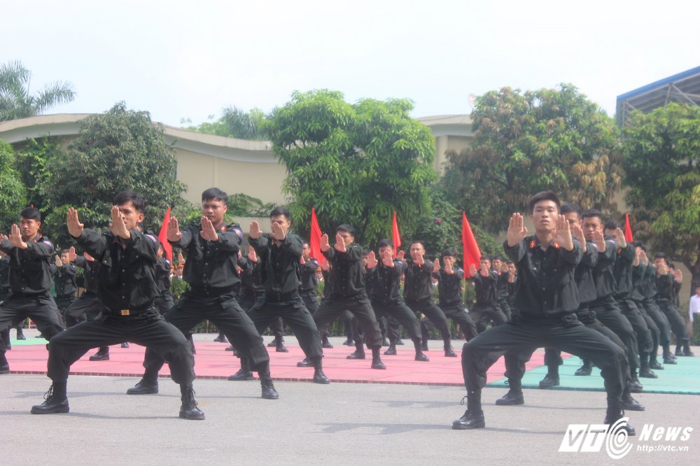 Hinh anh Sinh vien Hoc vien Canh sat bieu dien vo thuat dep mat 23