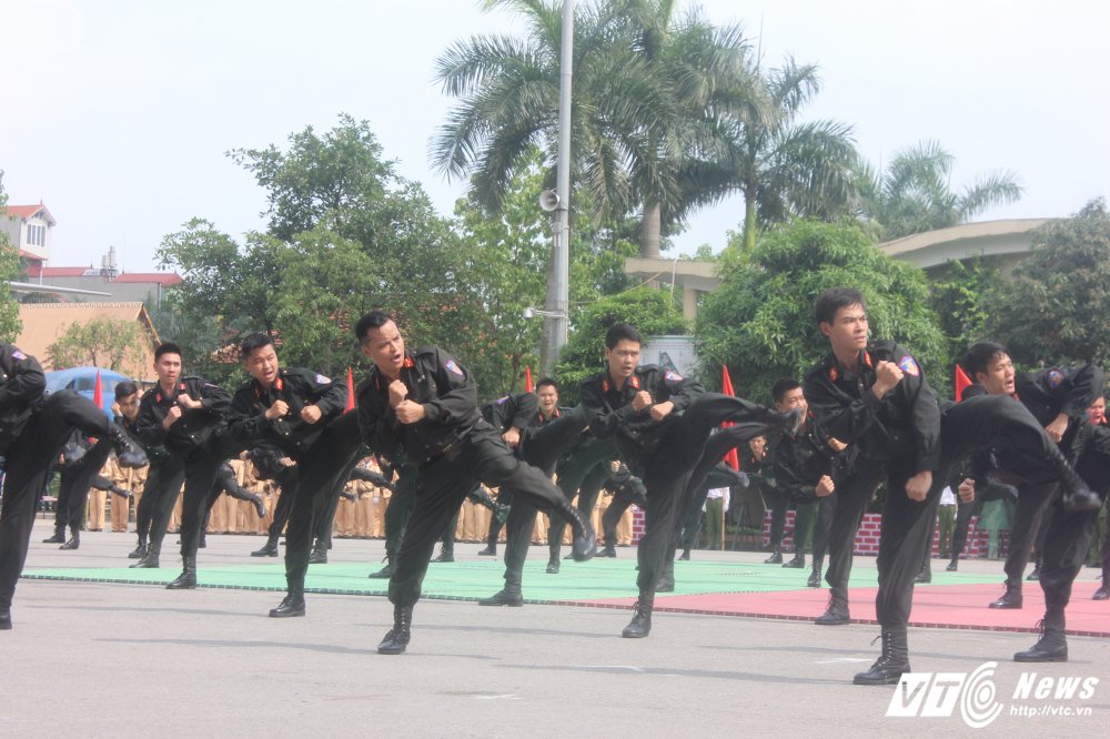 Hinh anh Sinh vien Hoc vien Canh sat bieu dien vo thuat dep mat 24