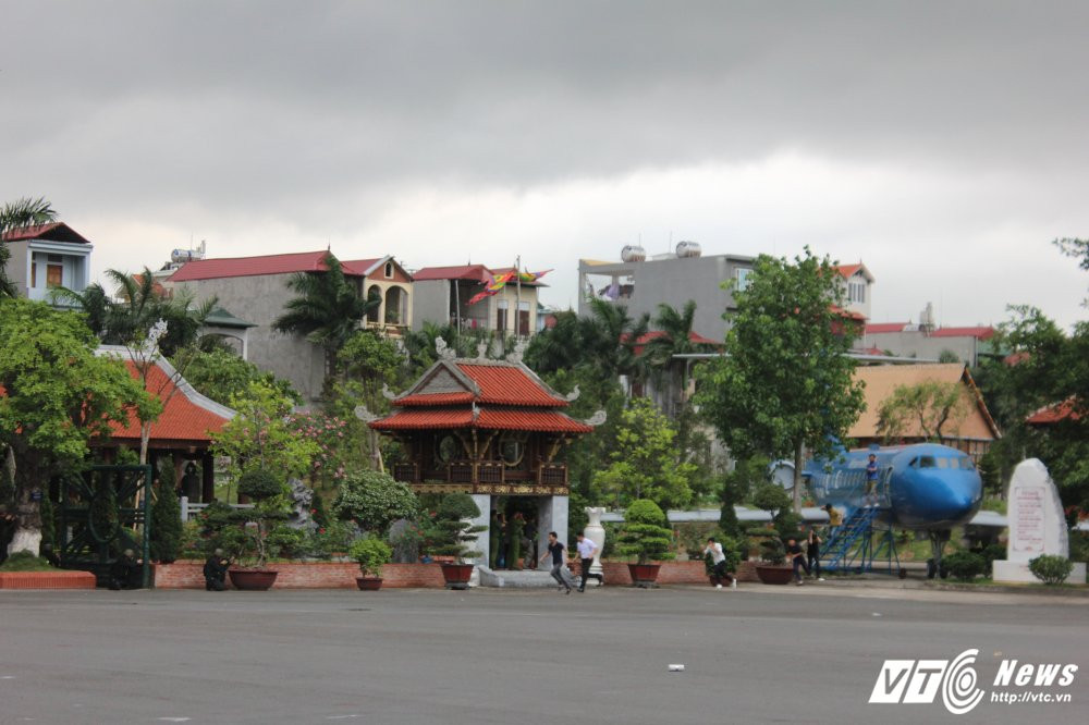 Hinh anh Xem man giai cuu con tin tren may bay cua sinh vien canh sat 10