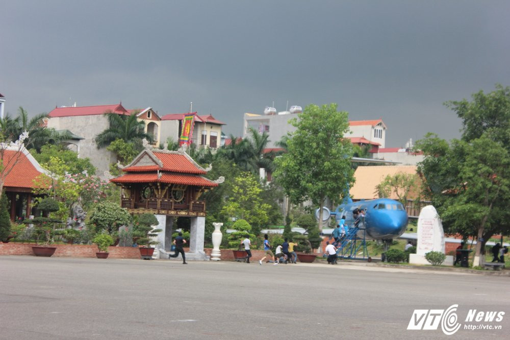 Hinh anh Xem man giai cuu con tin tren may bay cua sinh vien canh sat 33