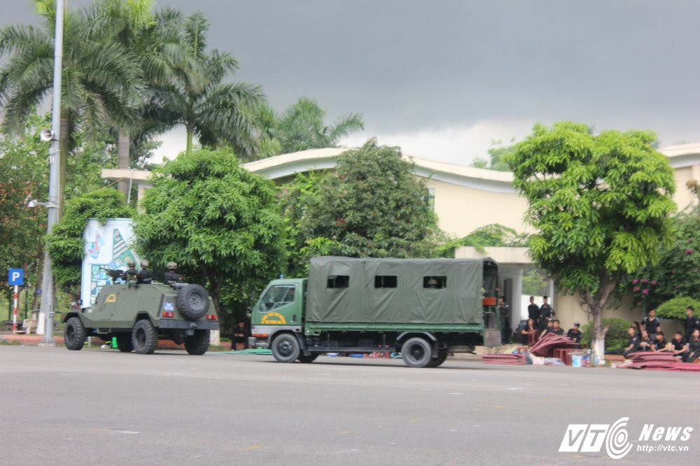 Hinh anh Xem man giai cuu con tin tren may bay cua sinh vien canh sat 5