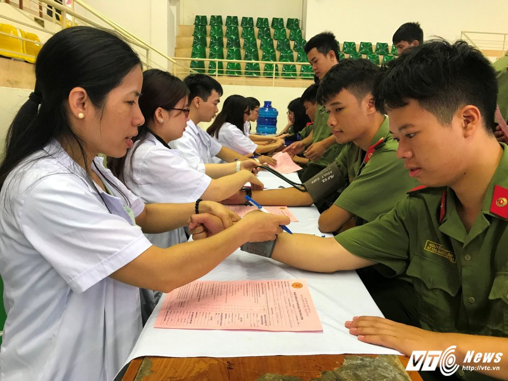 Hinh anh Sinh vien Hoc vien An ninh hao hung tham gia hien mau cuu nguoi 3