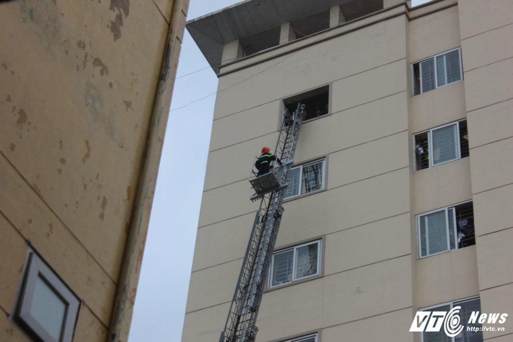 Hinh anh Sinh vien DH Phong chay chua chay du day giai cuu con tin trong dam chay 8