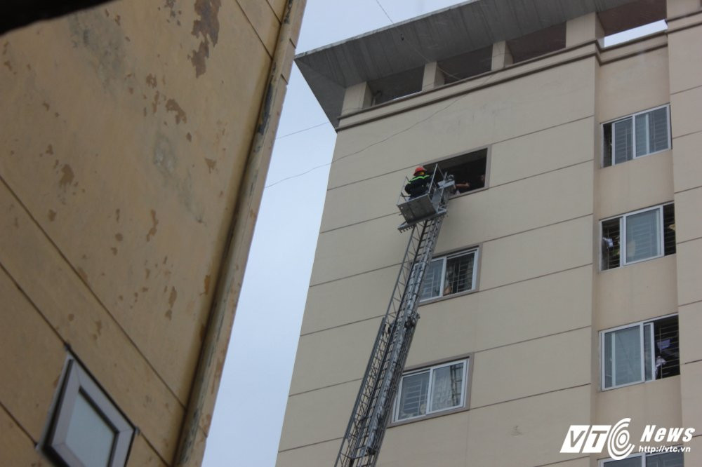 Hinh anh Sinh vien DH Phong chay chua chay du day giai cuu con tin trong dam chay 9