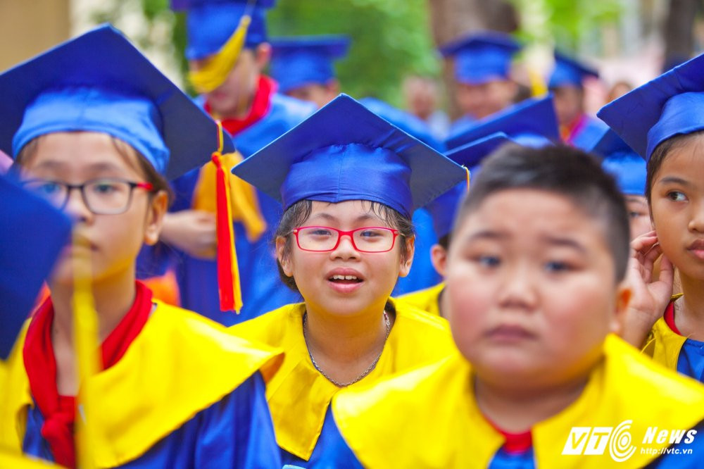 Hinh anh Le be giang ngap tran cam xuc cua hoc sinh Thu do 10