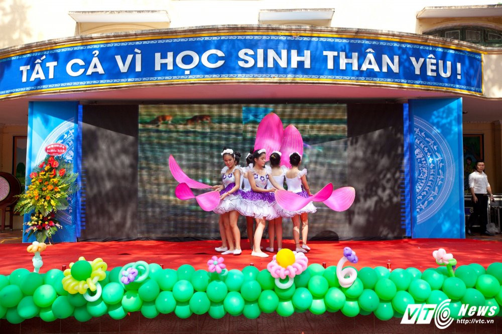 Hinh anh Le be giang ngap tran cam xuc cua hoc sinh Thu do 5