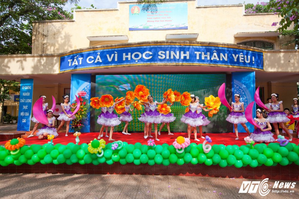 Hinh anh Le be giang ngap tran cam xuc cua hoc sinh Thu do 6