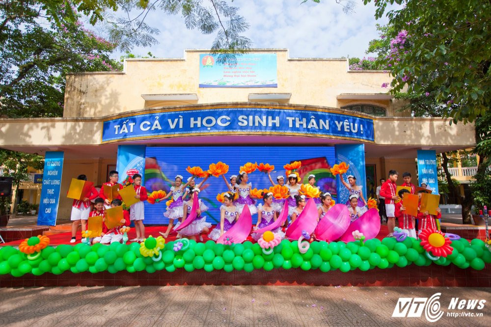 Hinh anh Le be giang ngap tran cam xuc cua hoc sinh Thu do 7