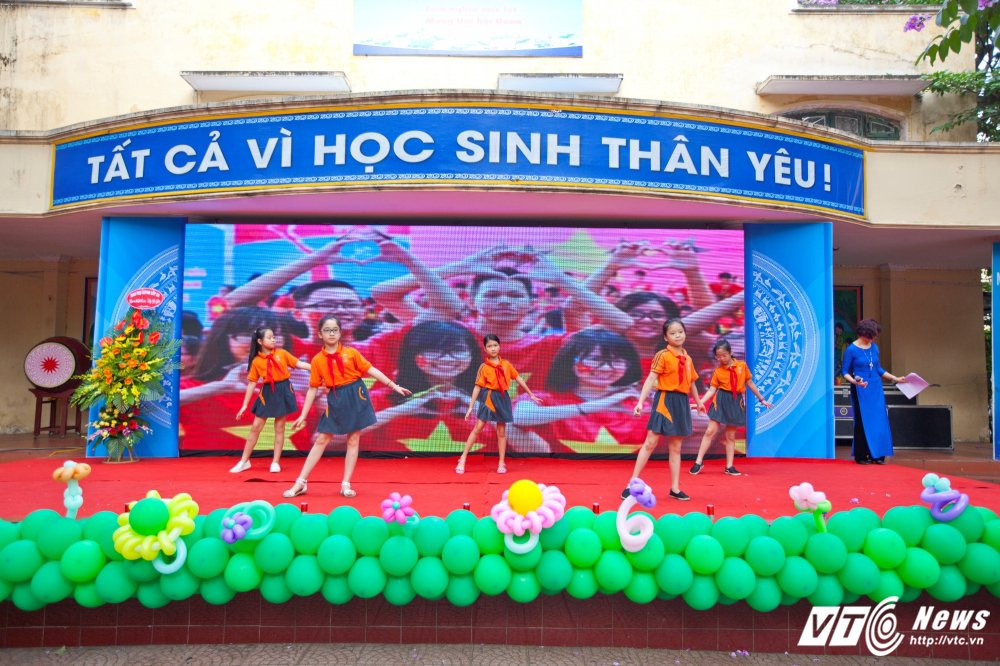 Hinh anh Le be giang ngap tran cam xuc cua hoc sinh Thu do 8