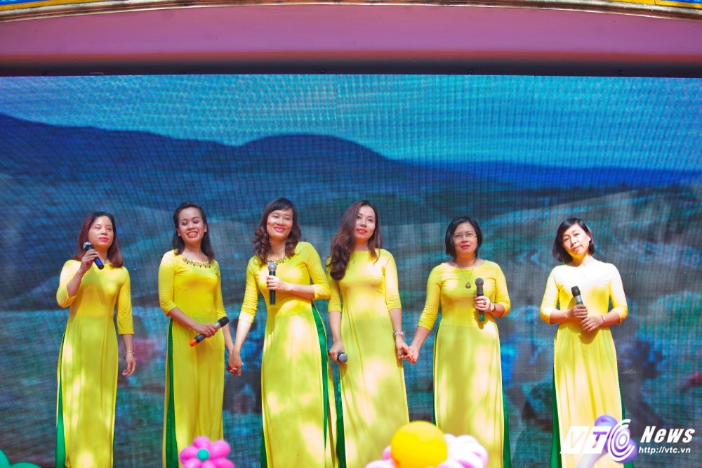 Hinh anh Le be giang ngap tran cam xuc cua hoc sinh Thu do 9