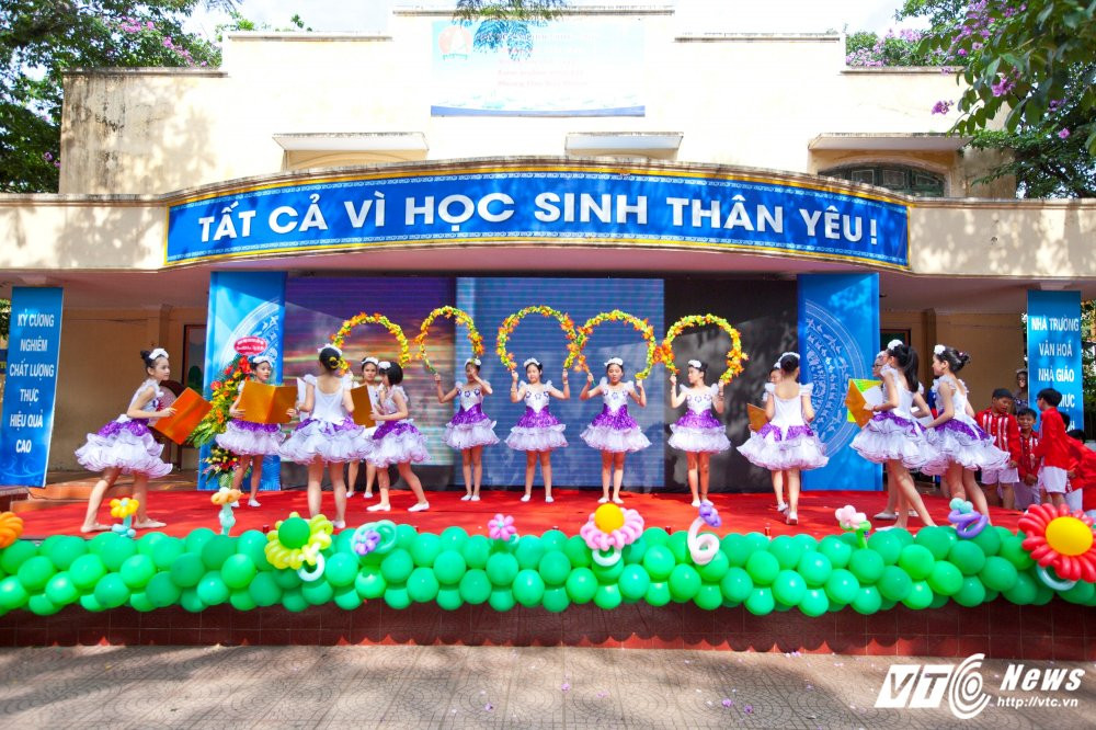 Hinh anh Ngap tran cam xuc le chia tay hoc sinh lop 5 3