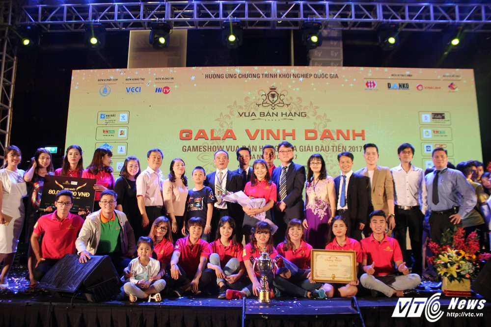 Hinh anh Lo dien quan quan ‘Vua ban hang’ mua giai dau tien 2017 6