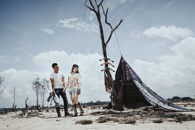 Hường năng động, sống hướng ngoại nhưng tính tình có phần hiếu thắng. Còn Công thì luôn tỉ mỉ, ân cần, mỗi khi làm gì cũng đều muốn chắc chắn, giữ bình tĩnh tốt hơn bạn gái nhiều lần.