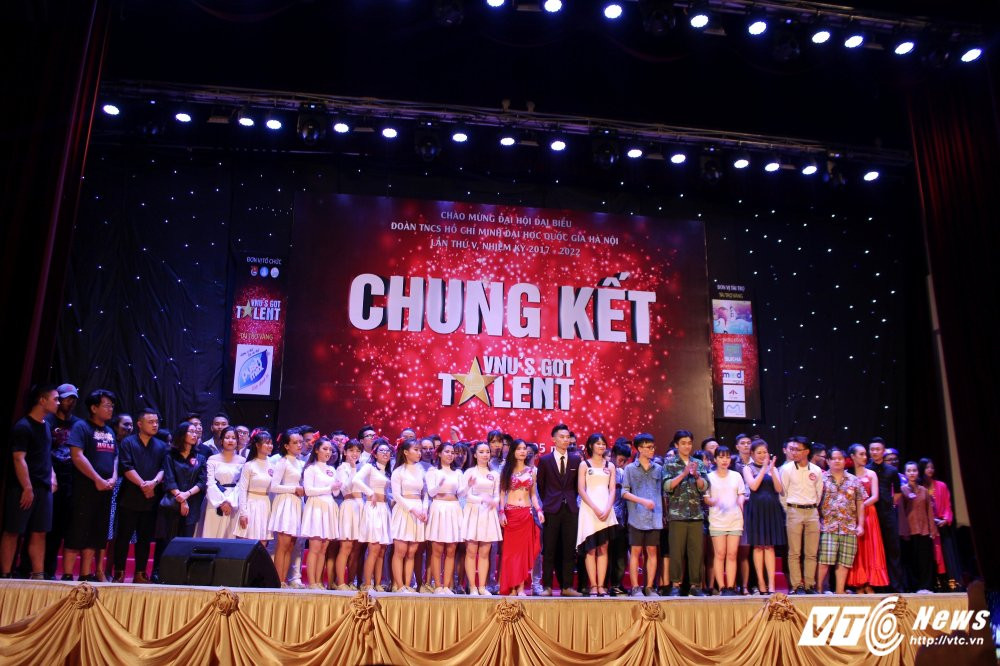 Hinh anh Sinh vien truong nhan van xep hinh dep mat gianh quan quan ‘VNU’S Got Talent’