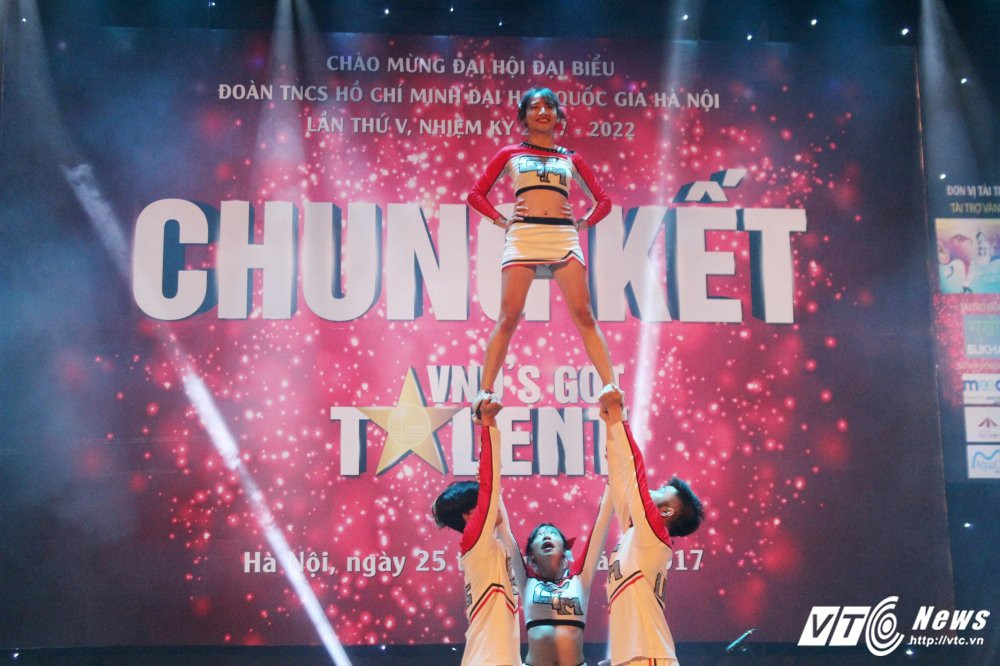 Hinh anh Sinh vien truong nhan van xep hinh dep mat gianh quan quan ‘VNU’S Got Talent’