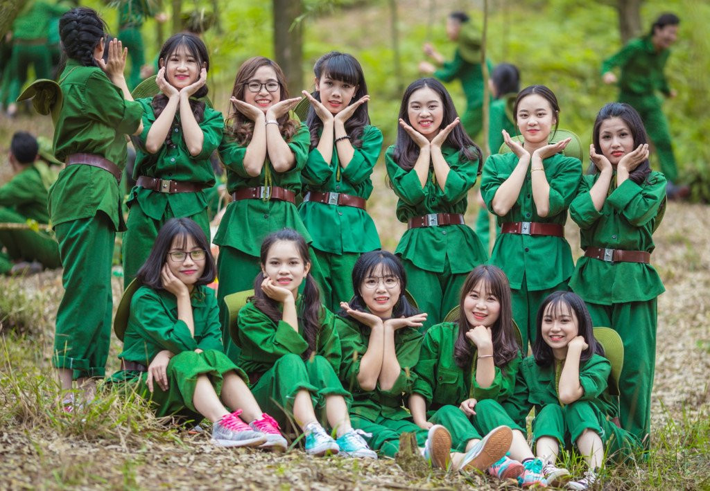 Hoc sinh Bac Giang chup anh ky yeu 'Chung toi la chien si' hinh anh 3