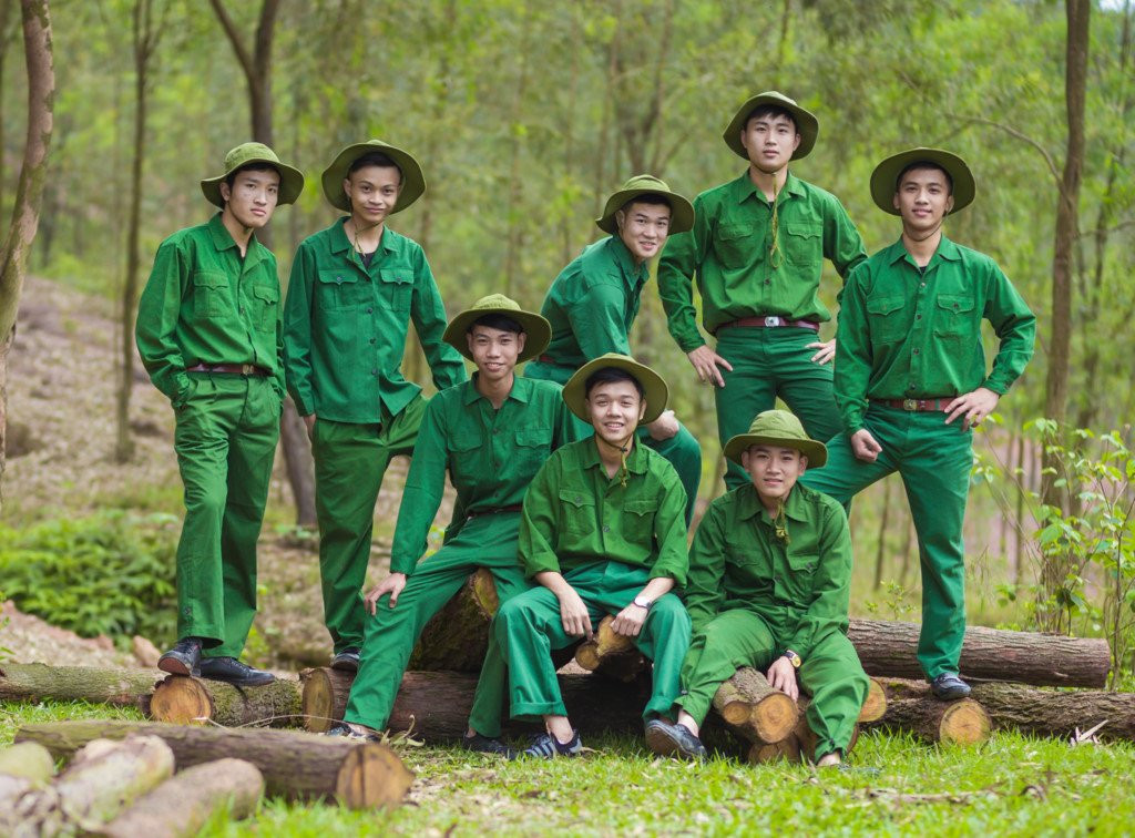 Hoc sinh Bac Giang chup anh ky yeu 'Chung toi la chien si' hinh anh 4