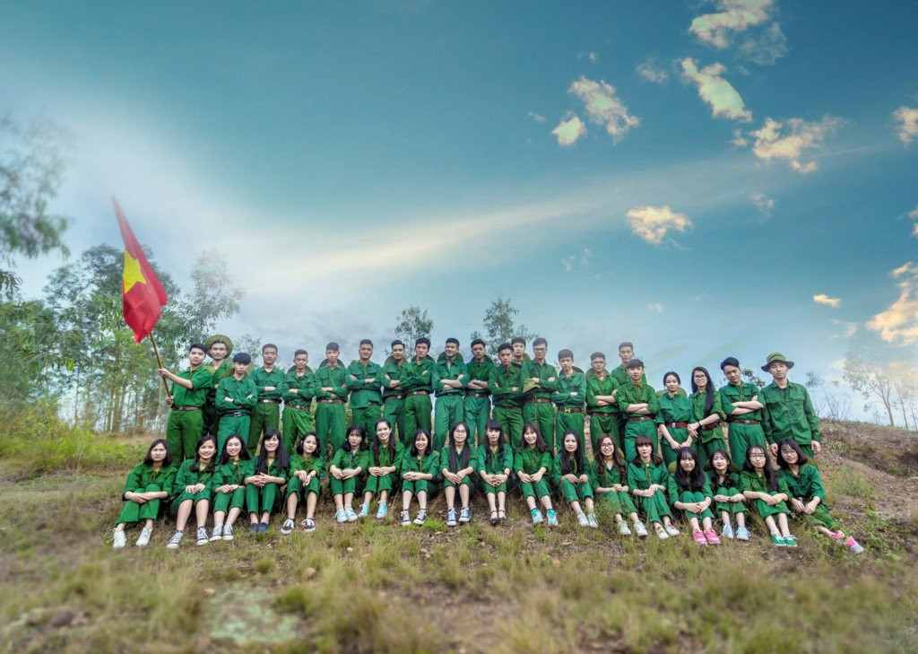 Hoc sinh Bac Giang chup anh ky yeu 'Chung toi la chien si' hinh anh 1