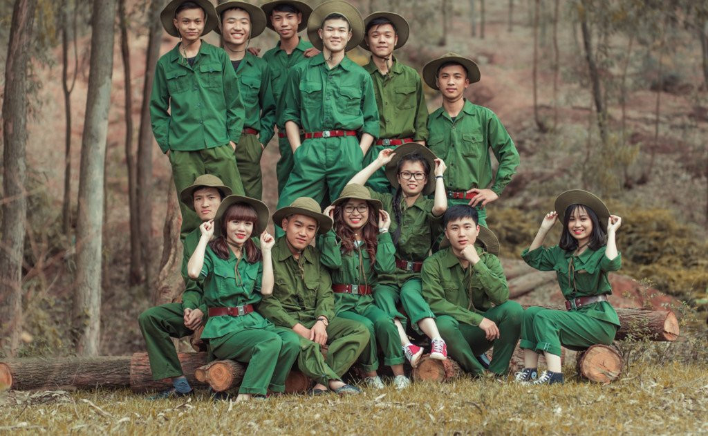 Hoc sinh Bac Giang chup anh ky yeu 'Chung toi la chien si' hinh anh 8