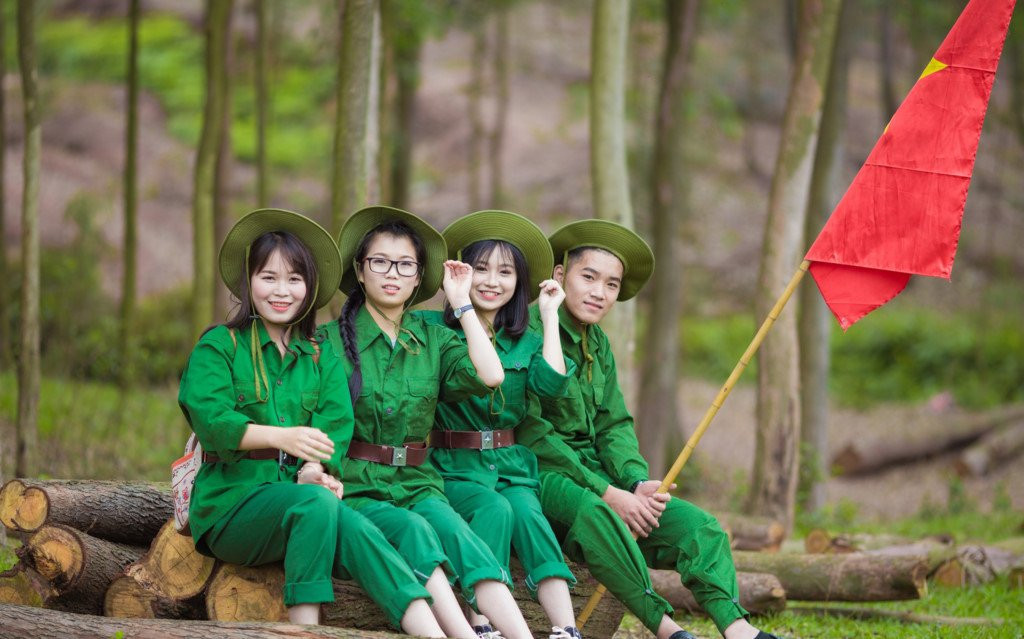 Hoc sinh Bac Giang chup anh ky yeu 'Chung toi la chien si' hinh anh 2