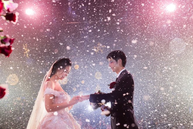 Dam cuoi 'tuyet roi mua he' tren bai dat rong hon 5.000 m2 tai Ha Noi hinh anh 2