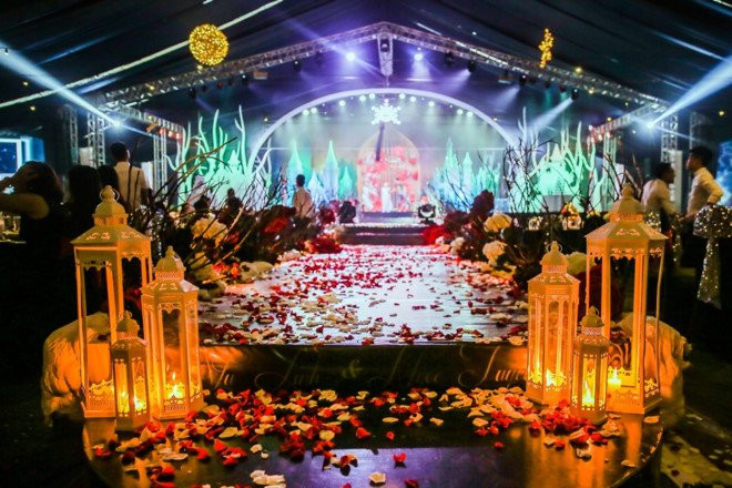 Dam cuoi 'tuyet roi mua he' tren bai dat rong hon 5.000 m2 tai Ha Noi hinh anh 3