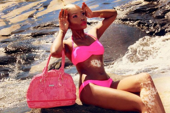 9X doi doi sau lan dau dien bikini truoc dam dong hinh anh 1