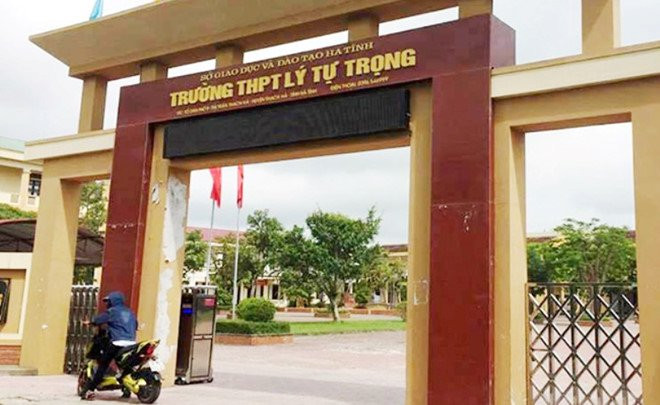 Cam giao vien mac vay ngan o Ha Tinh: Ke khen, nguoi che! hinh anh 1