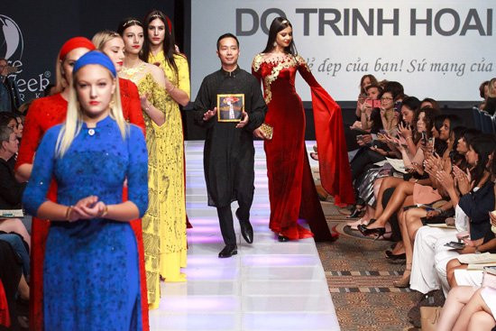 Trọn bộ BST “Sen vàng” tại Couture Fashion Week: Mẫu siêu gầy “thất nghiệp”