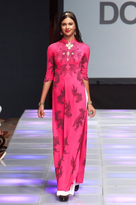 Trọn bộ BST “Sen vàng” tại Couture Fashion Week: Mẫu siêu gầy “thất nghiệp”