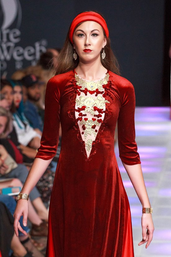 Trọn bộ BST “Sen vàng” tại Couture Fashion Week: Mẫu siêu gầy “thất nghiệp”