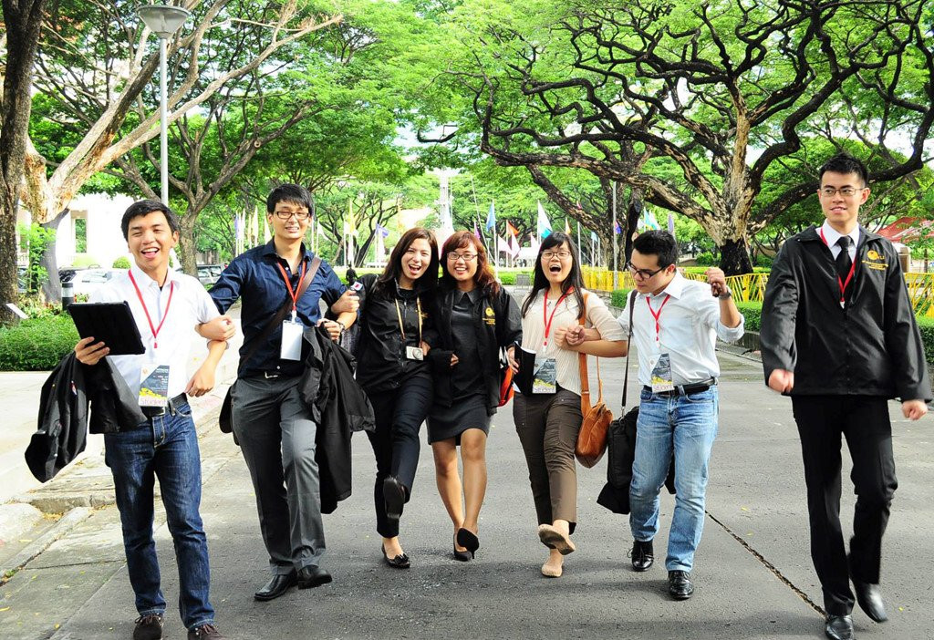 Giang vien 9X bo viec, mo trung tam day tieng Anh hinh anh 2