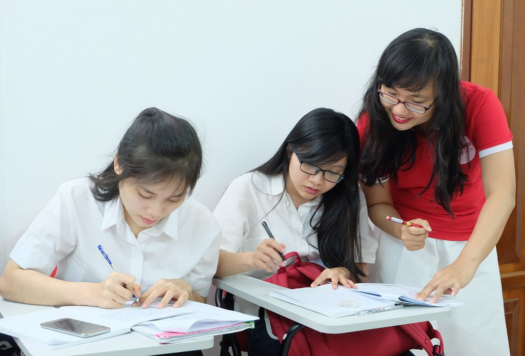 Giang vien 9X bo viec, mo trung tam day tieng Anh hinh anh 1