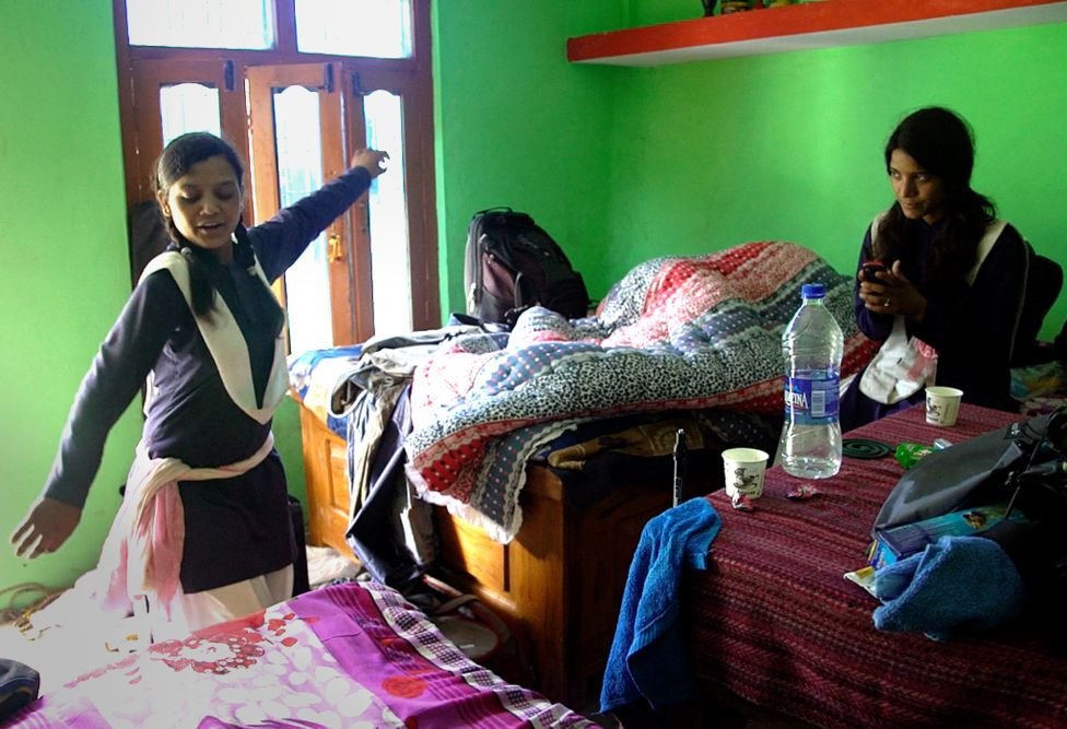 Hanh trinh vuot suoi, bang rung di hoc cua nu sinh vung Himalaya hinh anh 13