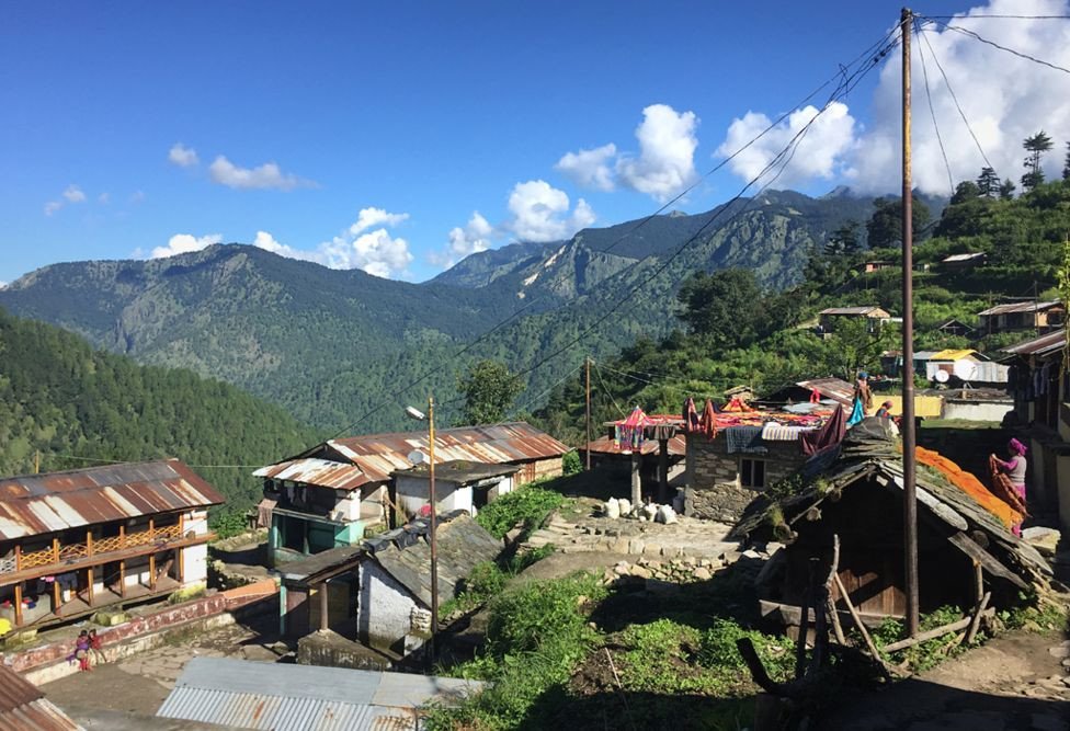 Hanh trinh vuot suoi, bang rung di hoc cua nu sinh vung Himalaya hinh anh 4