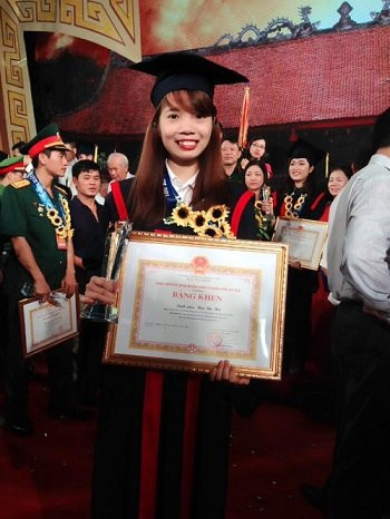 thu-khoa-chan-lon-3952-1508989975 (1)