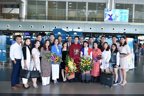 Lần đầu tiên có NTK dát vàng 9999 lên nón lá giới thiệu BST tại Úc