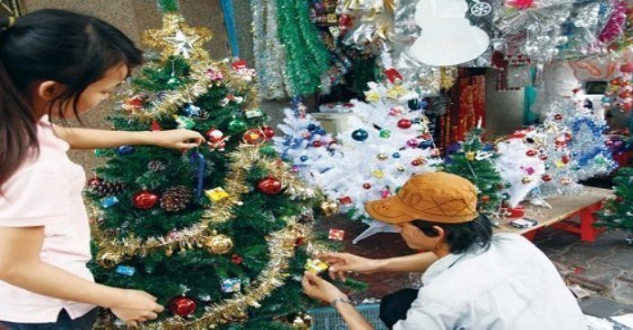 cach-trang-tri-cay-thong-noel-anh1 7