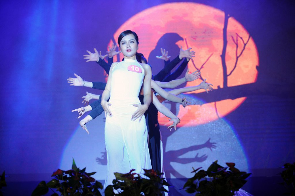 Pho chu nhiem CLB mua xinh dep: 'Nho la fan Kpop nen biet cach cu xu' hinh anh 2