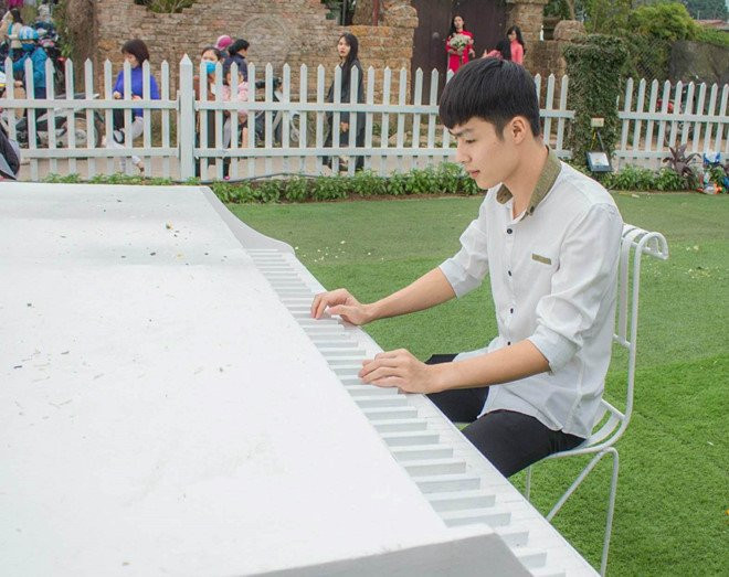 Chang cong an duoc tim kiem khi dung lam nhiem vu o san bay Vinh hinh anh 2