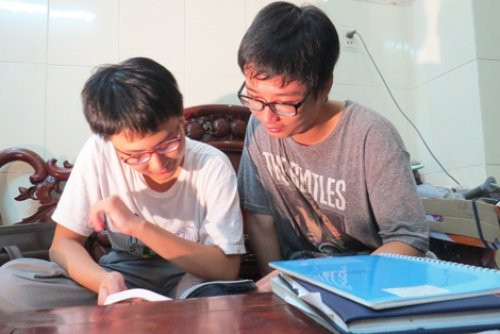 nhat anh và thai anh tu hoc o nha 8