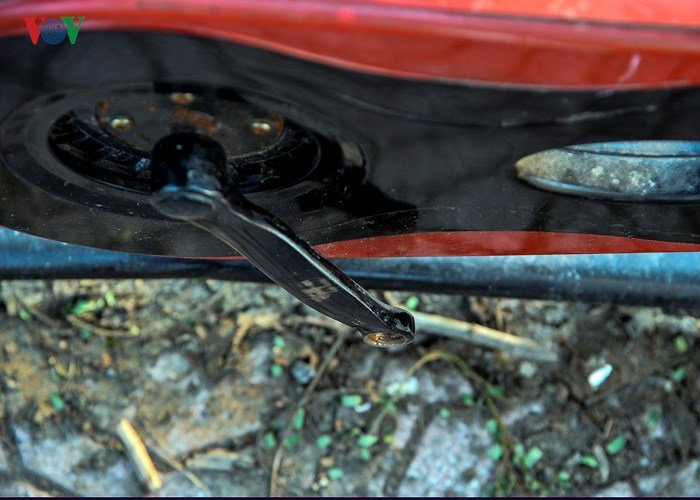 vov_xe_dap_lo_nuoc_ho_Hoang_Cau_hong_nang_2_DNEG