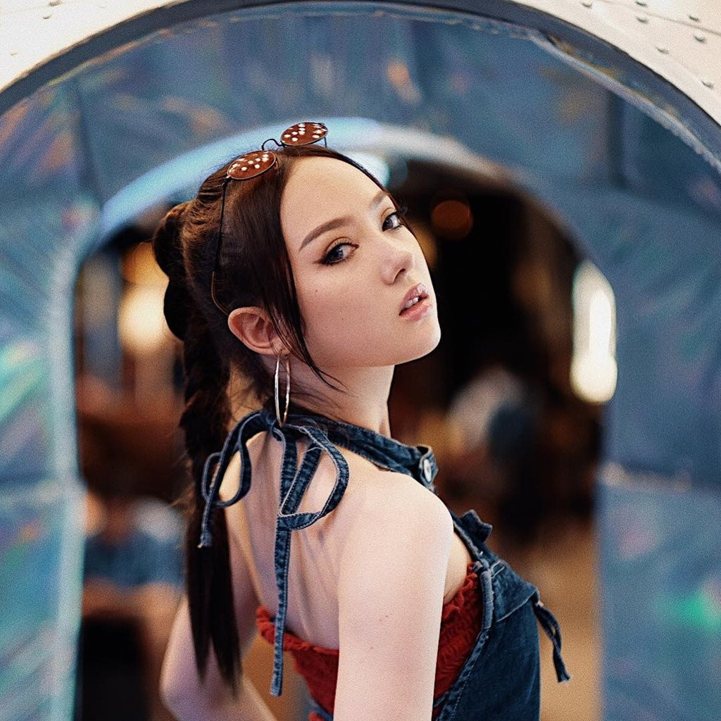 4 hot girl nuoc ngoai vua xinh dep vua hat tieng Viet hay hinh anh 7