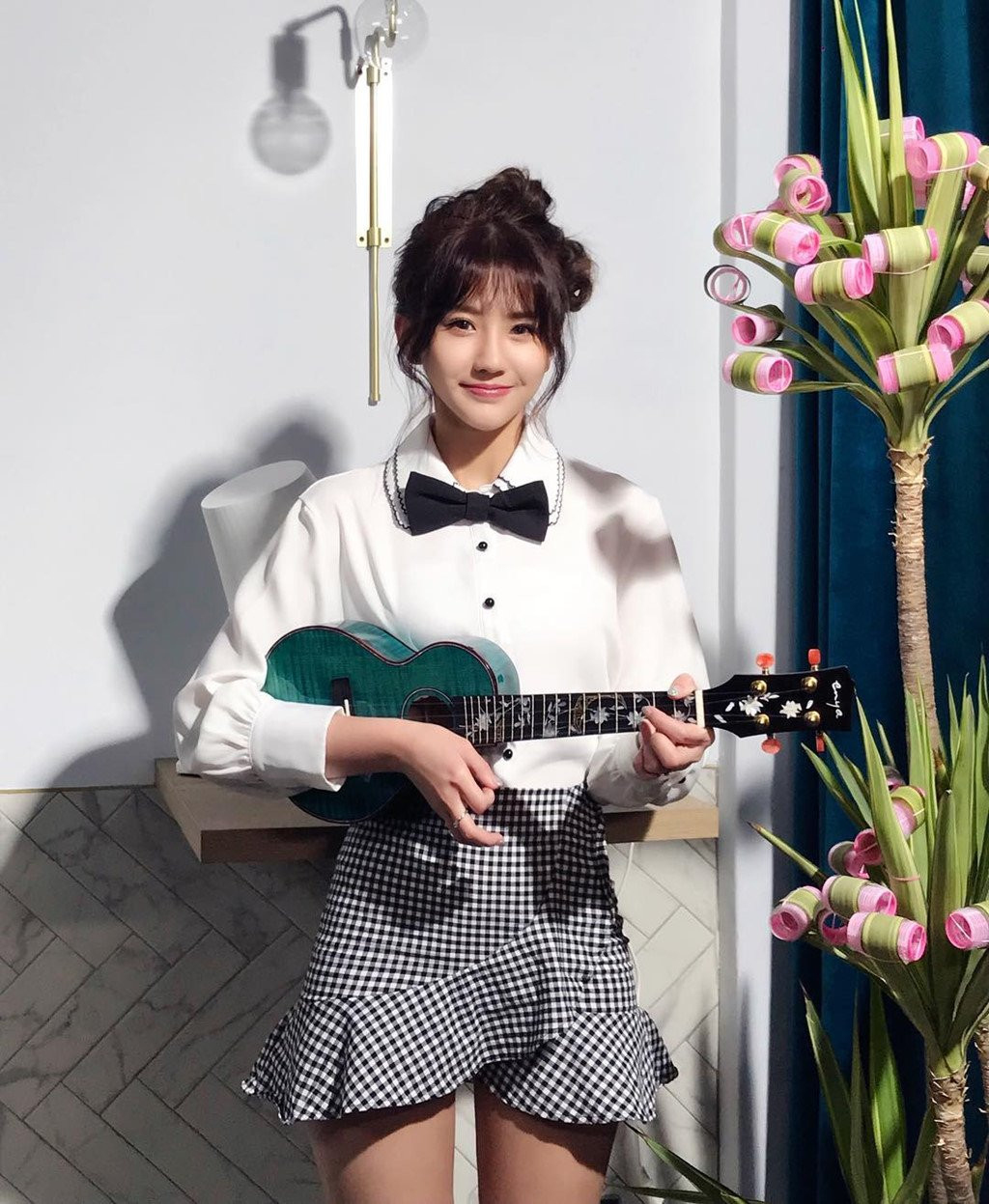 4 hot girl nuoc ngoai vua xinh dep vua hat tieng Viet hay hinh anh 3