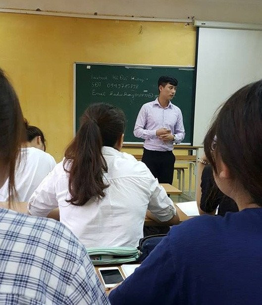 Nam giang vien Hoc vien Ngan hang noi tieng sau anh chup len dep trai hinh anh 3